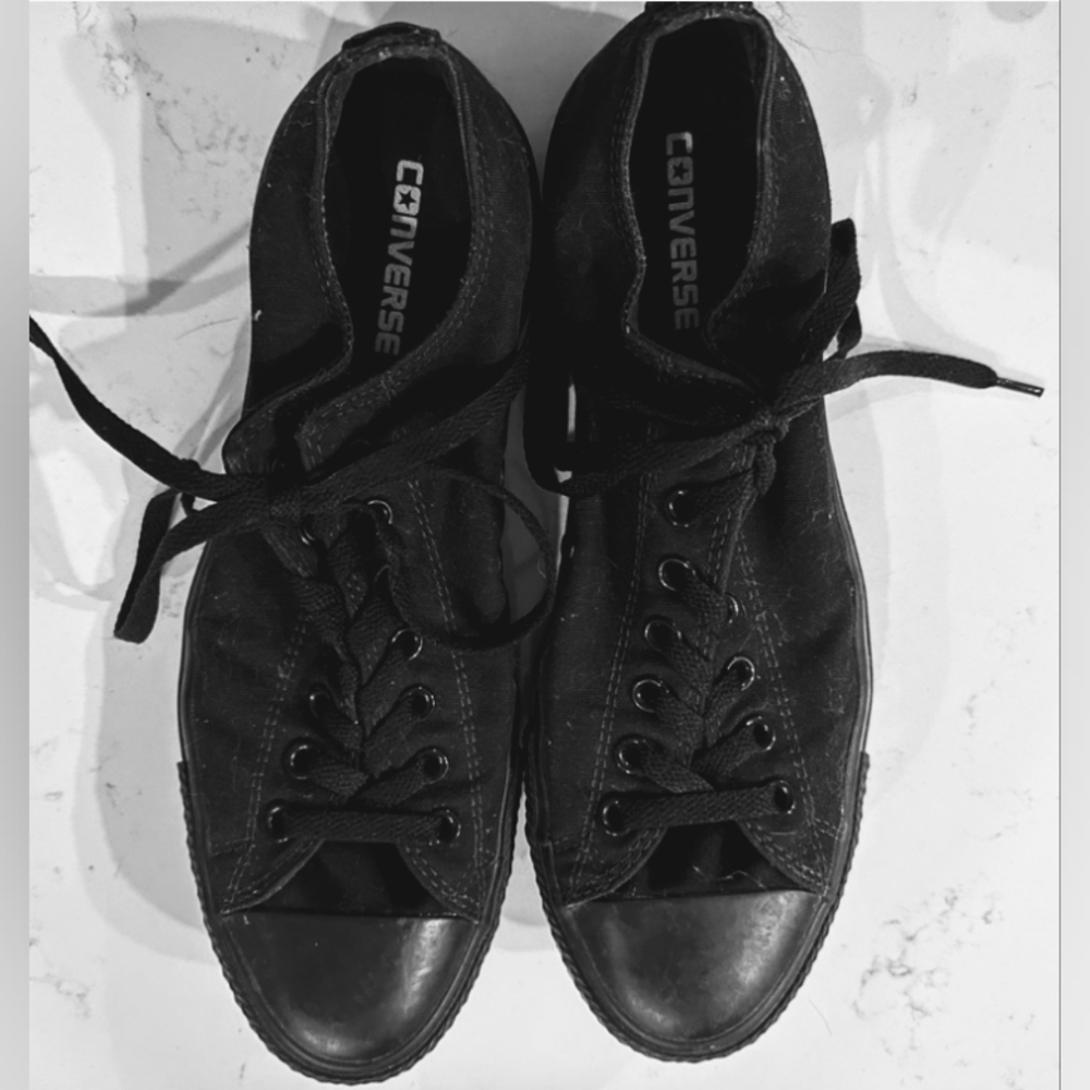 Men's All Black Converse Low Top Like New Size 10
